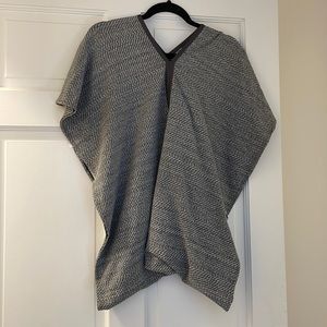 Lululemon vinyasa convertible shawl/ scarf